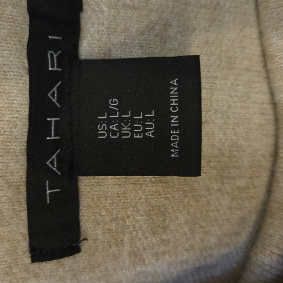 Tahari Beige Heart Pattern Sweater Size Large - Picture 3 of 4